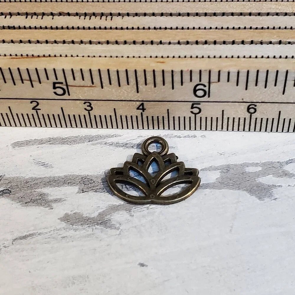 Antique Bronze Open Lotus Flower Zen Garden Yoga 15x17mm Charms Pendants 10 pcs